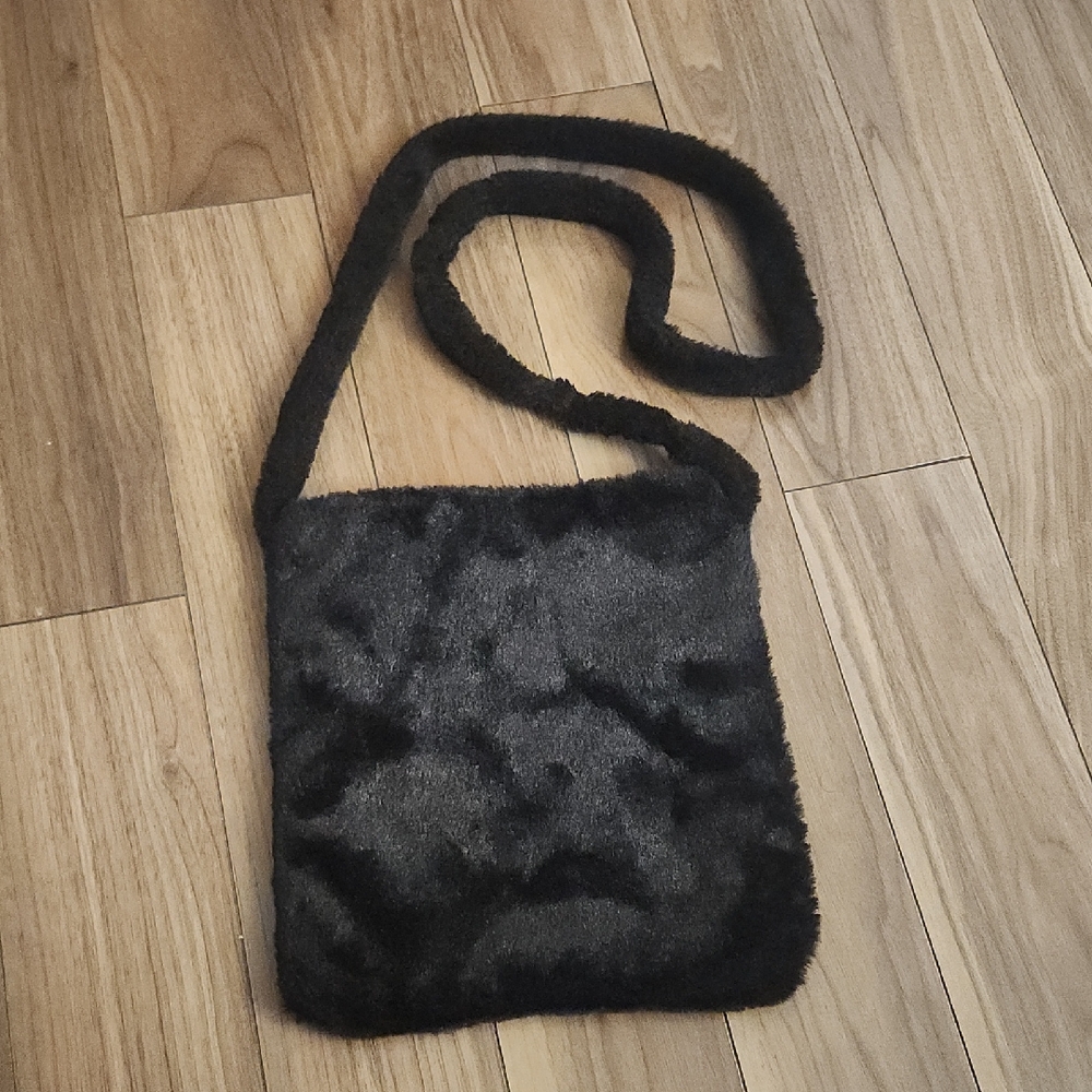 🔥Fun Trendy Fuzzy Faux Fur Crossbody Bag Black